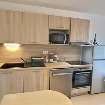 A 150M De La Plage - Coquet Appartement Pour 4 Personnes Vias Kültér fotó