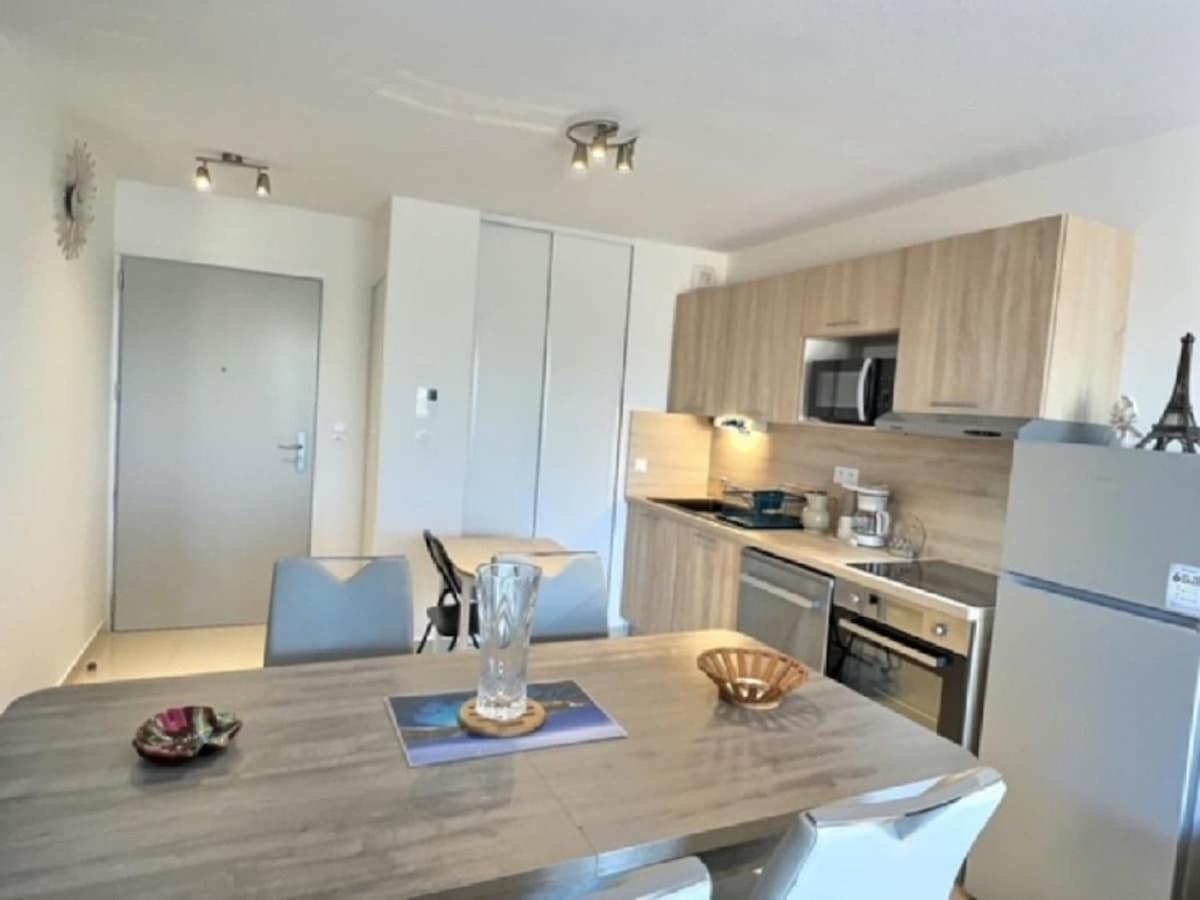 A 150M De La Plage - Coquet Appartement Pour 4 Personnes Vias Kültér fotó